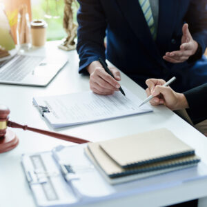 When to Hire a Divorce Lawyer for Men vs. Women